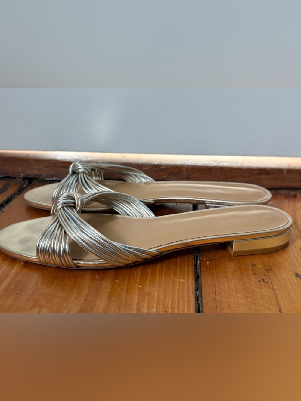 Reformation Peridot Mignon Knot Flat Sandals in Silver/Gold, Size 10 - Metallic - Picture 7 of 10